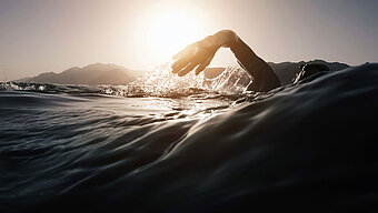 Westfalen Wasserstoff für die Energiewende. Schwimmer im Meer