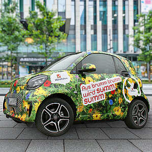 E-Mobilität Unternehmen. E-Auto mit Westfalen Logo