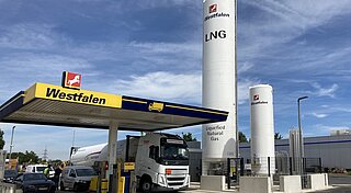 LNG tanken, Tankstelle, Schwerlastverkehr